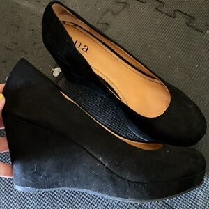 ANA black wedges size 8